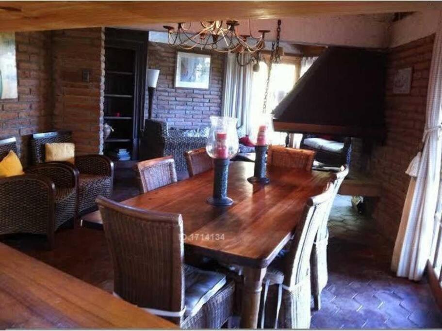 Lago, Casa 2 Familias Con Piscina Casa de férias *